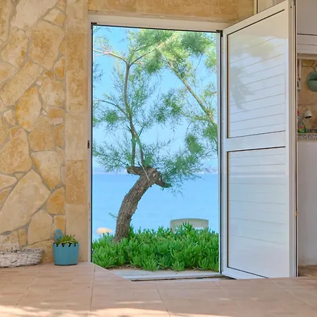 Beachfront Mihovil With Direct Access * Kaštel Štafilić