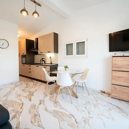 Beachfront Mihovil With Direct Access * Kastel Stafilic