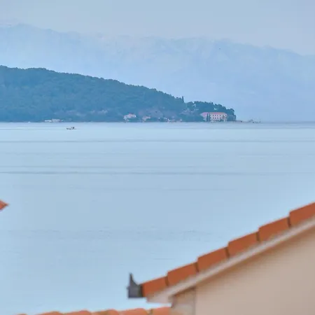 Beachfront Mihovil With Direct Access Kastel Stafilic