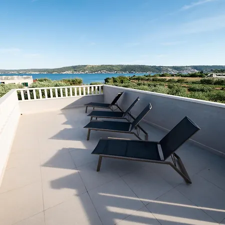 Beachfront Mihovil With Direct Access * Kaštel Štafilić