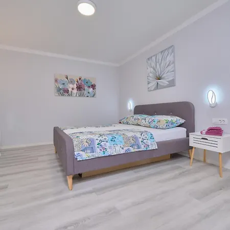 빌라 Beachfront Mihovil With Direct Access *