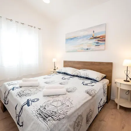 Beachfront Mihovil With Direct Access Kastel Stafilic