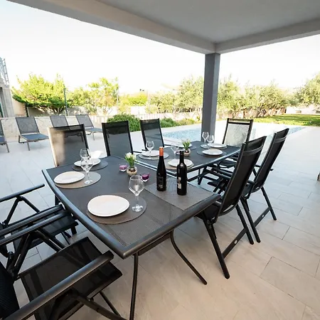 Beachfront Mihovil With Direct Access Kastel Stafilic