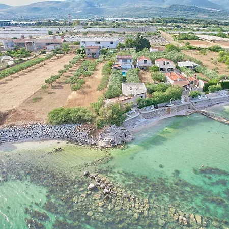 Beachfront Mihovil With Direct Access 빌라