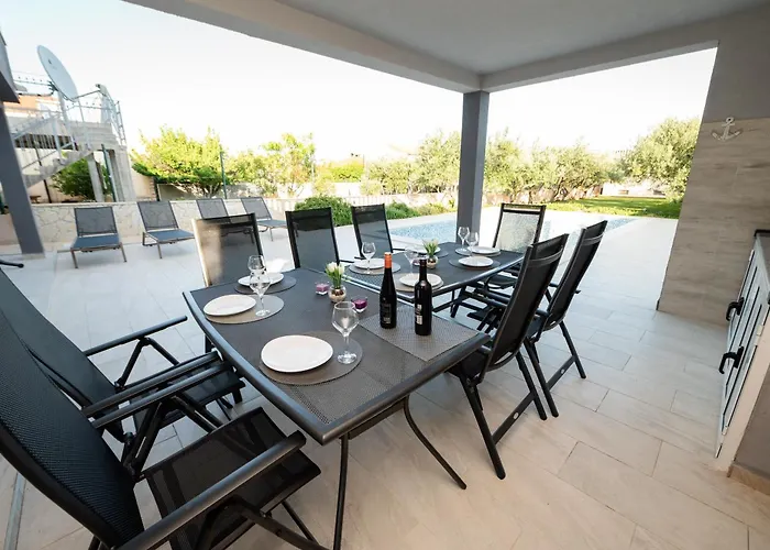 Beachfront Mihovil With Direct Access Kaštel Štafilić
