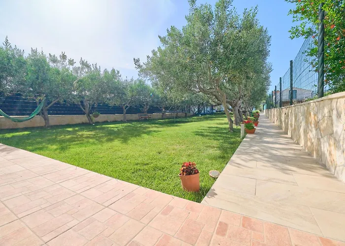 Villa Beachfront Mihovil With Direct Access Kaštel Štafilić