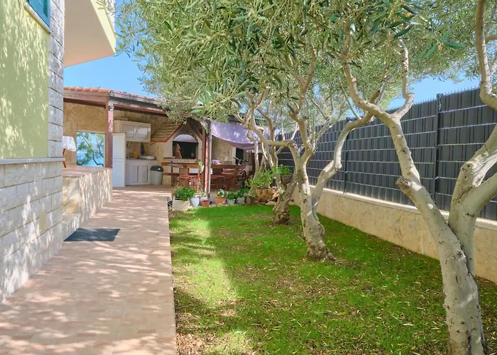 Beachfront Mihovil With Direct Access Kaštel Štafilić